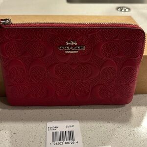 Real coach snall wristlet brand new versitile